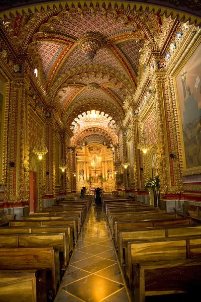 Guadalupita kerk interieur, sierlijke, barok en mooie — Stockfoto
