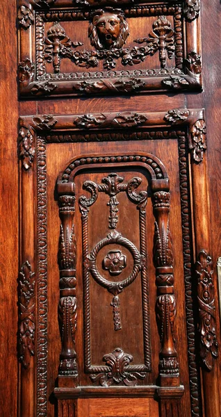 Ruskea puinen ovi hallituksen palatsi Guadalajara — kuvapankkivalokuva