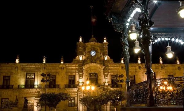 Vládní palác guadalajara Mexiko v noci — Stock fotografie