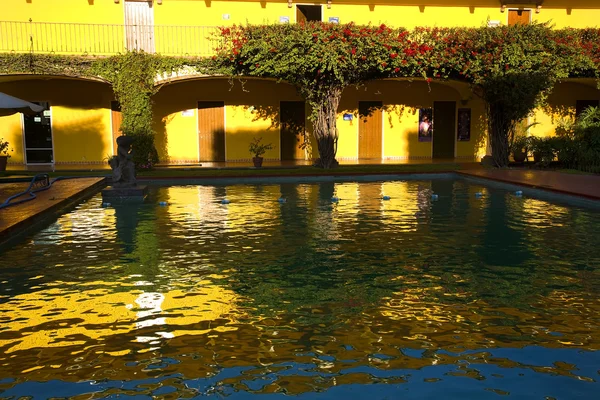 Colors of Mexico Reflections Yellows Blues Reds — Stock Photo, Image