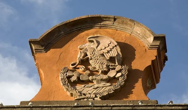 Kamień symbol rządu Meksyku budynku san miguel Meksyk — Zdjęcie stockowe
