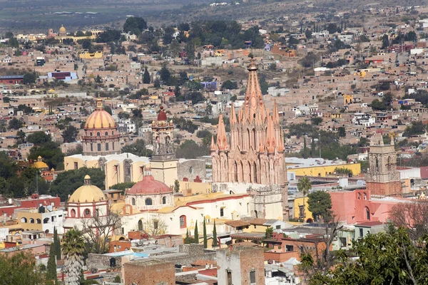 San miguel de allende Mexiko přehlédnout Kostel archanděla parroquia — Stockfoto