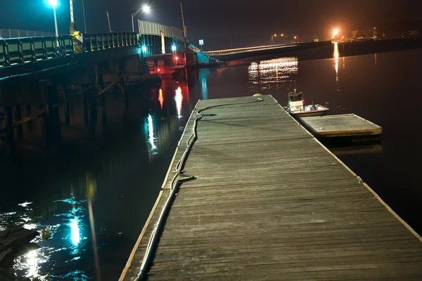 Padnaram Bridge Dartmouth Massachusetts la nuit avec réflexion — Photo