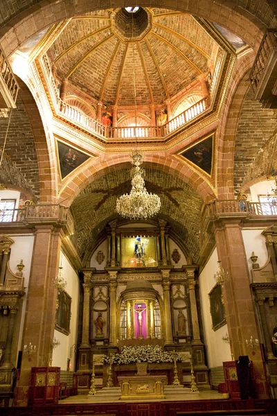 Πορτοκαλί τούβλο θόλος χρυσή βωμός parroquia Αρχάγγελος εκκλησία san mi — Φωτογραφία Αρχείου