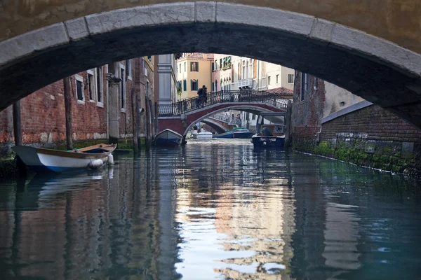 Lilla sidan kanalen broar Venedig Italien — Stockfoto