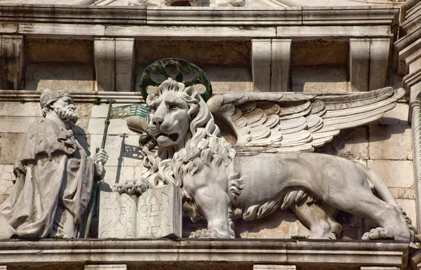 Estátuas de leão alado de Saint Marks Veneza Itália — Fotografia de Stock