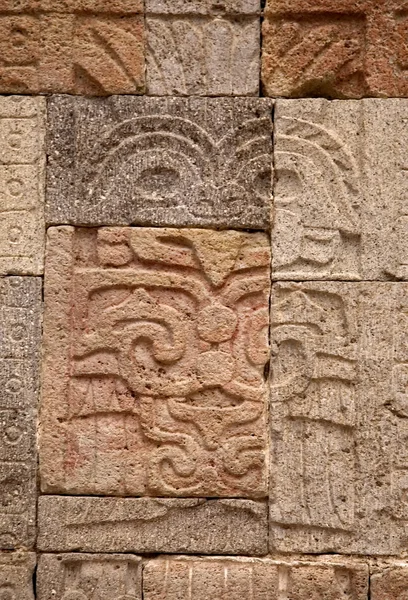 Gud vägg carving teotihuacan Mexiko — Stockfoto