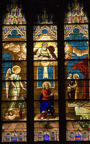 Zvěstování Marii barevného skla St. Patrick katedrála New York — Stock fotografie