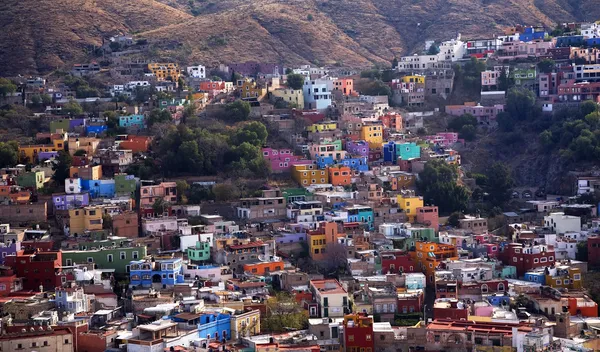 Многоцветные дома Гуанахуато Мексика — стоковое фото