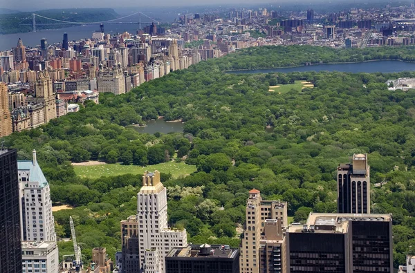 Wolkenkrabbers, gebouwen, central park, rivier de hudson, new york cit — Stockfoto