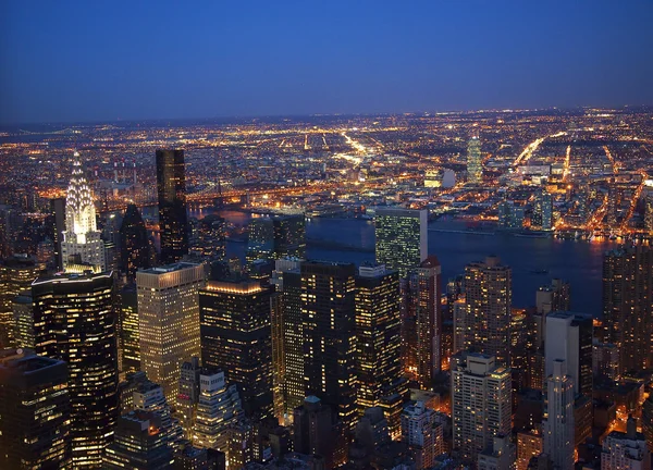 Ciudad de Nueva York Skyline East River Chrysler Building Night — Foto de Stock