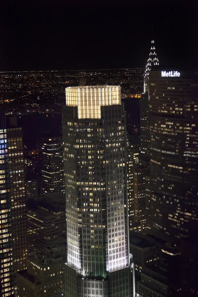 Panoramę Nowego Jorku east river w nocy budynek Chryslera — Zdjęcie stockowe