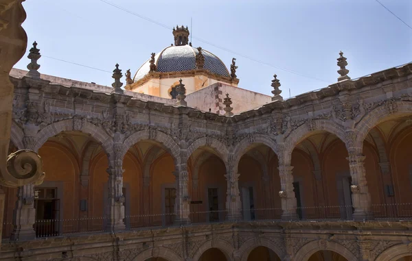 Kerk van kunst musem oranje arche binnenplaats queretaro mexico — Stockfoto