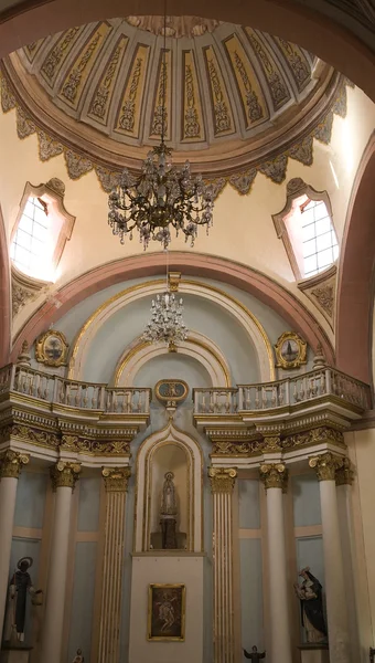 Santo domingo tapınak Kilisesi kubbe sunak iç queretaro Meksika — Stok fotoğraf