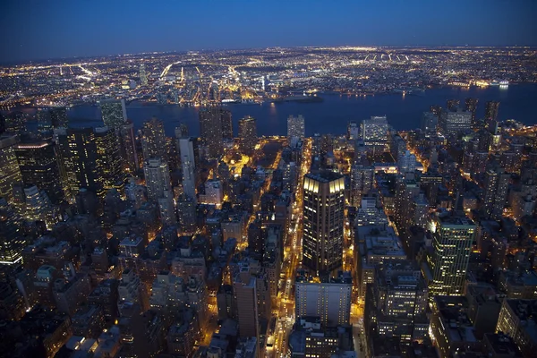 New york city skyline east river nacht — Stockfoto