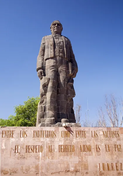 Juarez staty kullen av bells Querétaro mexico — Stockfoto