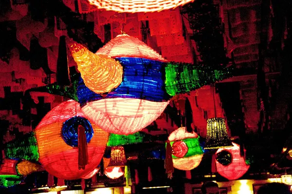 Restaurante mexicano de piñatas grandes — Foto de Stock