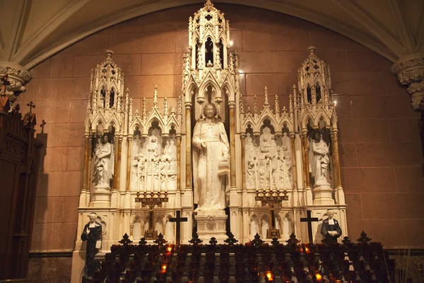 Szentek szentély szobrai St. Patrick katedrális New York City — Stock Fotó