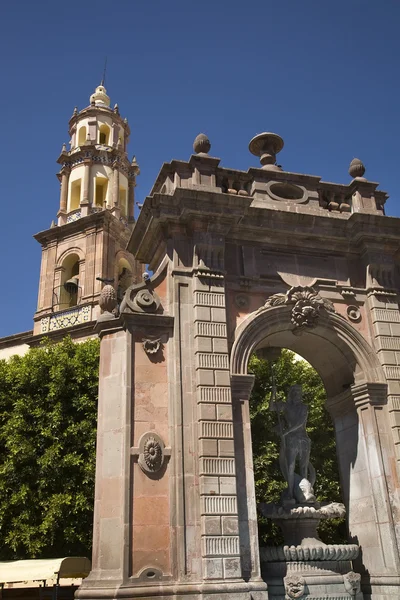 Santa clara kerk neptune standbeeld queretaro mexico — Stockfoto