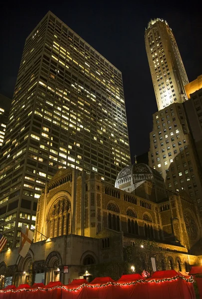 Επισκοπική εκκλησία του Αγίου Βαρθολομαίου πόλη της Νέας Υόρκης νυχτερινή ΧΡ — Φωτογραφία Αρχείου