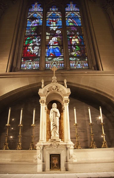 Cristo Santuário Manger Nascimento manchado Estátua de vidro St. Patrick 's Ca — Fotografia de Stock