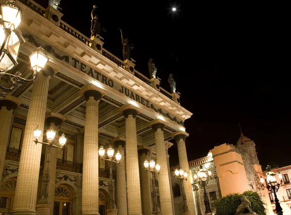 Juarez divadlo s měsíc guanauato, Mexiko — Stock fotografie