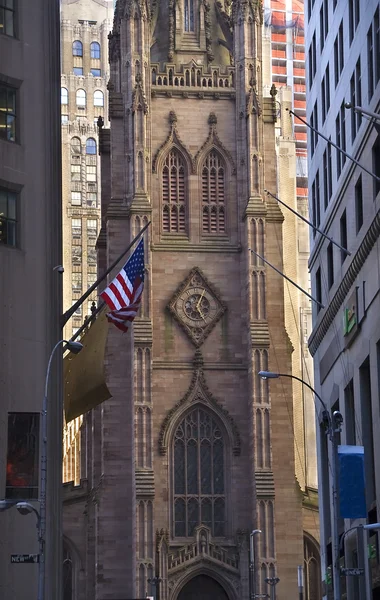 Trinity church new york city utanför från wall street — Stockfoto