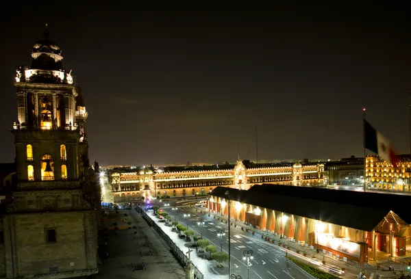 Metropolitní katedrála zocalo mexico city v noci — Stock fotografie