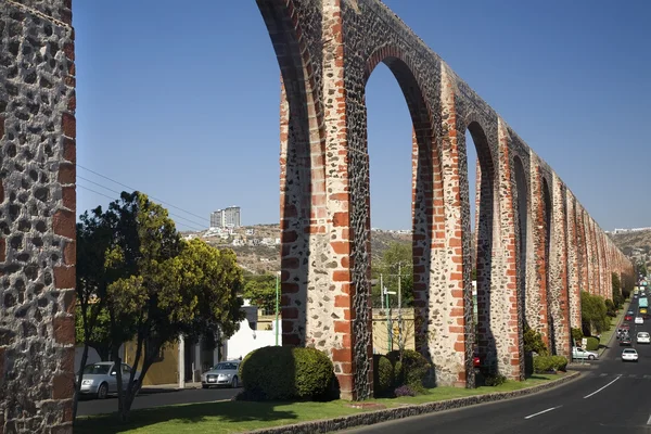 Стародавні Aquaduct Керетаро, Мексика Стокова Картинка
