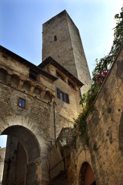 taş kemer de Celil de cuganesi tower san giovani sam gimign yoluyla