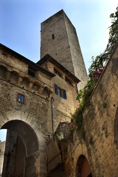 Кам'яні арки de Becci de Cuganesi башта Via San Giovani Сем Gimign — стокове фото