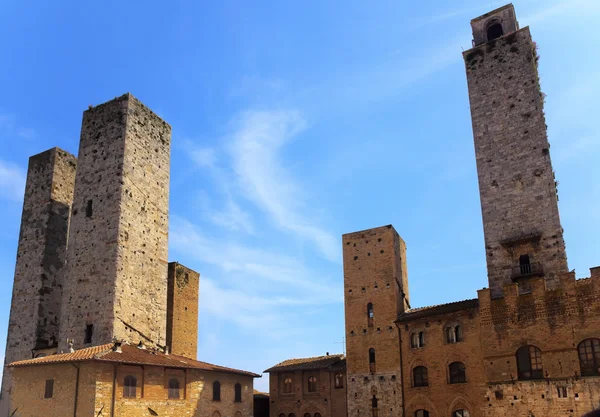 Piazza del duomo Ortaçağ taş kuleleri san gimignano Toskana ita — Stok fotoğraf