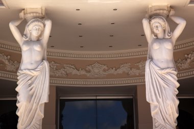 saigon vietnam Greco Roma godessess heykelleri eski opera evi