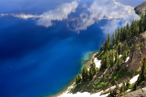 Blå vatten kratern sjön nationalpark oregon — Stockfoto