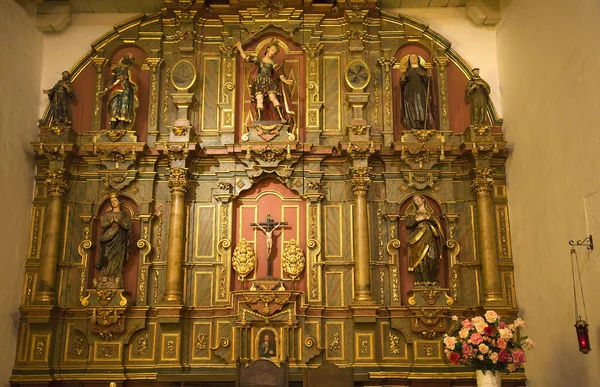 特派团多洛雷斯 · 圣 · 弗朗西斯德阿尔圣教堂祭坛详细信息 — 图库照片