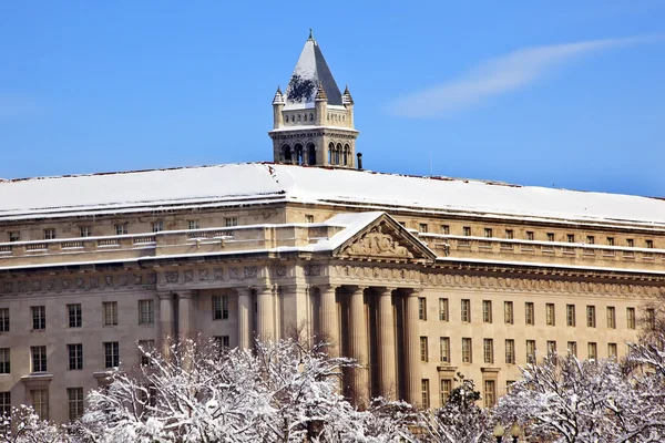 Handel departement oude postkantoor na de sneeuw Grondwet — Stockfoto