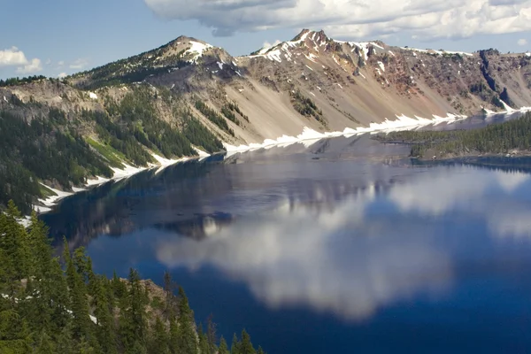 Reflexões do Lago da Cratera — Fotografia de Stock