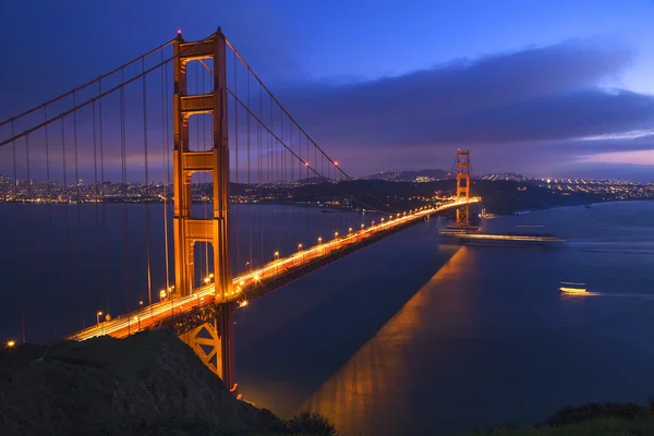 Golden Gate Bridge bei Nacht mit Booten San Francisco Kalifornien — Stockfoto