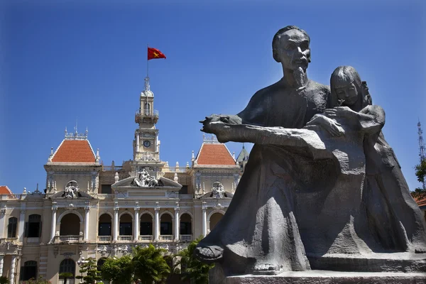 Ho Chi Minh Statue, 's Committee Building Saigon Vietnam — Stock Photo, Image