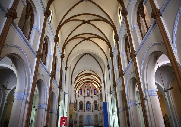 Katedra Notre dame wewnątrz Bazyliki saigon Wietnam — Zdjęcie stockowe
