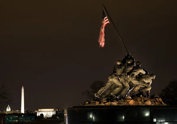 Marine corps wojna iwo jima pomnik washington dc z pomnik nakładają — Zdjęcie stockowe
