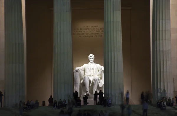夜のワシントン dc リンカーン記念像 — ストック写真