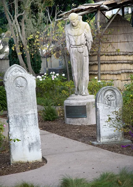 Keşiş heykel mezarlığı mission dolores san francisco Kaliforniya — Stok fotoğraf