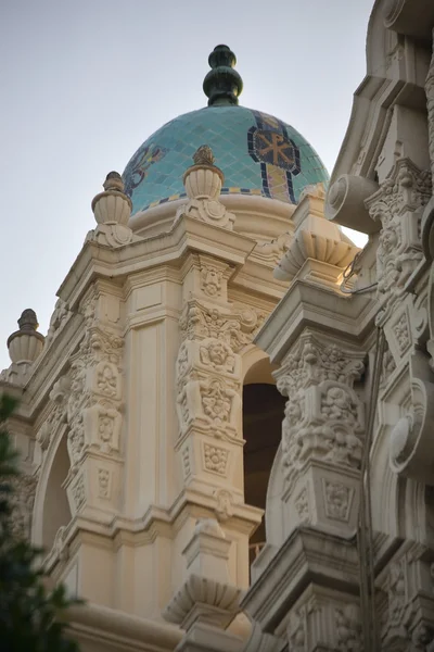 华丽的雕刻尖顶特派团多洛雷斯 · 旧金山加利福尼亚州 — 图库照片