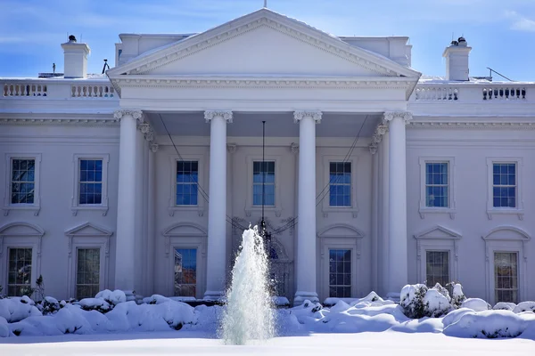 White house fontein sneeuw pennsylvania ave washington dc — Stockfoto