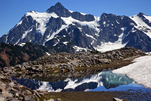 Mount Shuksan Pequeño punto de reflexión Artista Estado de Washington — Foto de Stock