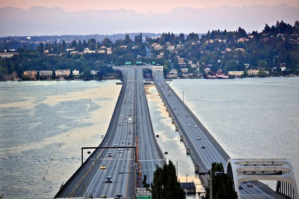 I-90 Ponte Seattle Mercer Island Cascade Mountains Washington S — Foto Stock