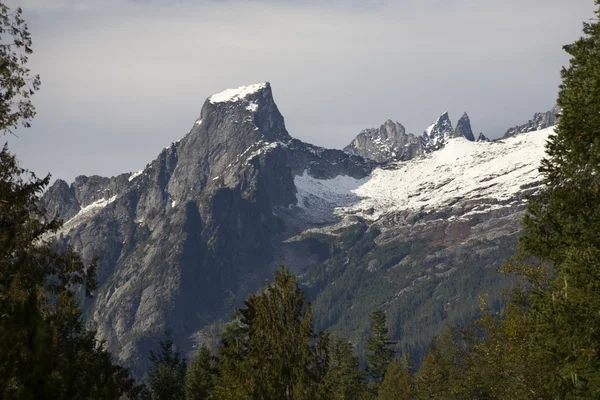 Mount Triumph North Cascades National Park com neve — Fotografia de Stock