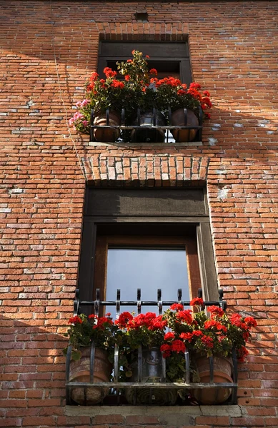 Red Geraniums Brick Windows Leavenworth Washington — Stock Photo, Image