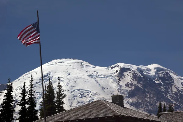 Mount Rainier Sunrise July 4th with Flag — Stock Photo, Image